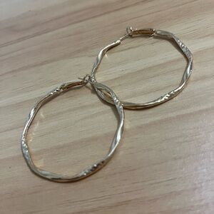 Elegant Gold Hoop Earrings